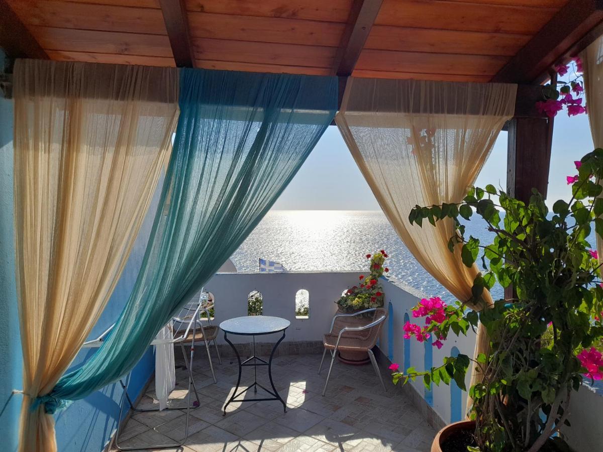 Delfini Aparthotel Akhladherí Exteriör bild