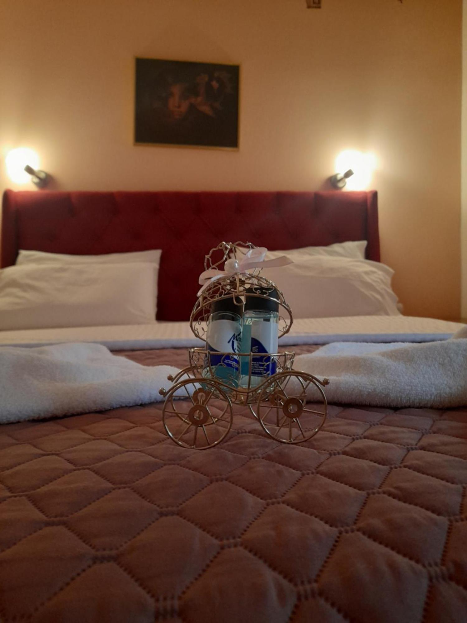 Delfini Aparthotel Akhladherí Exteriör bild