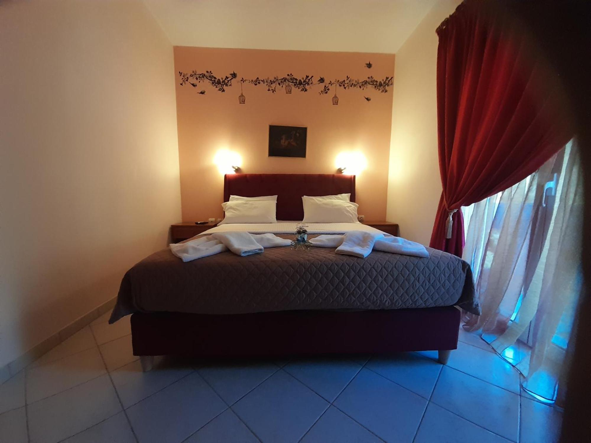 Delfini Aparthotel Akhladherí Exteriör bild