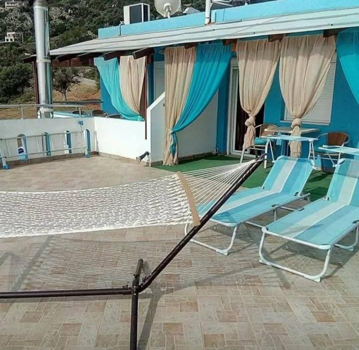 Delfini Aparthotel Akhladherí Exteriör bild